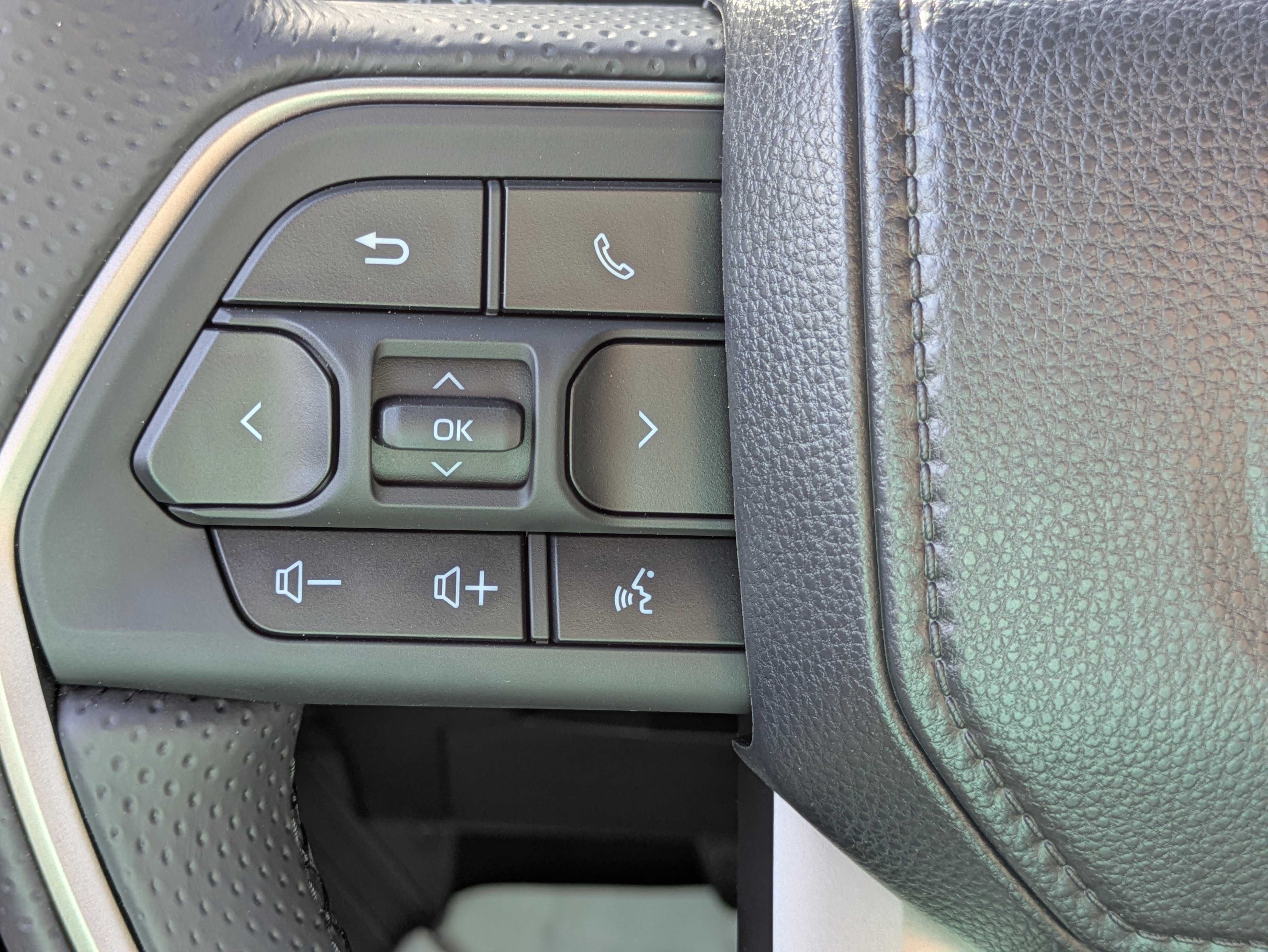 New 2026 Toyota 4Runner SR5 AWD/4WD image 18