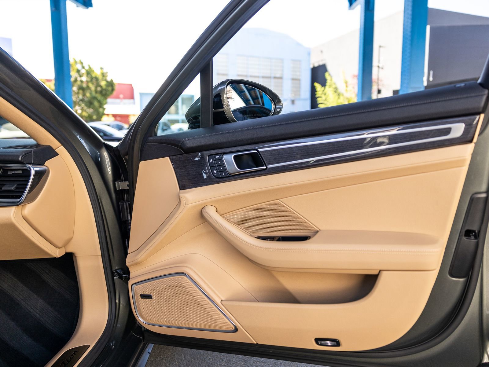 Certified 2023 Porsche Panamera Platinum Edition image 41