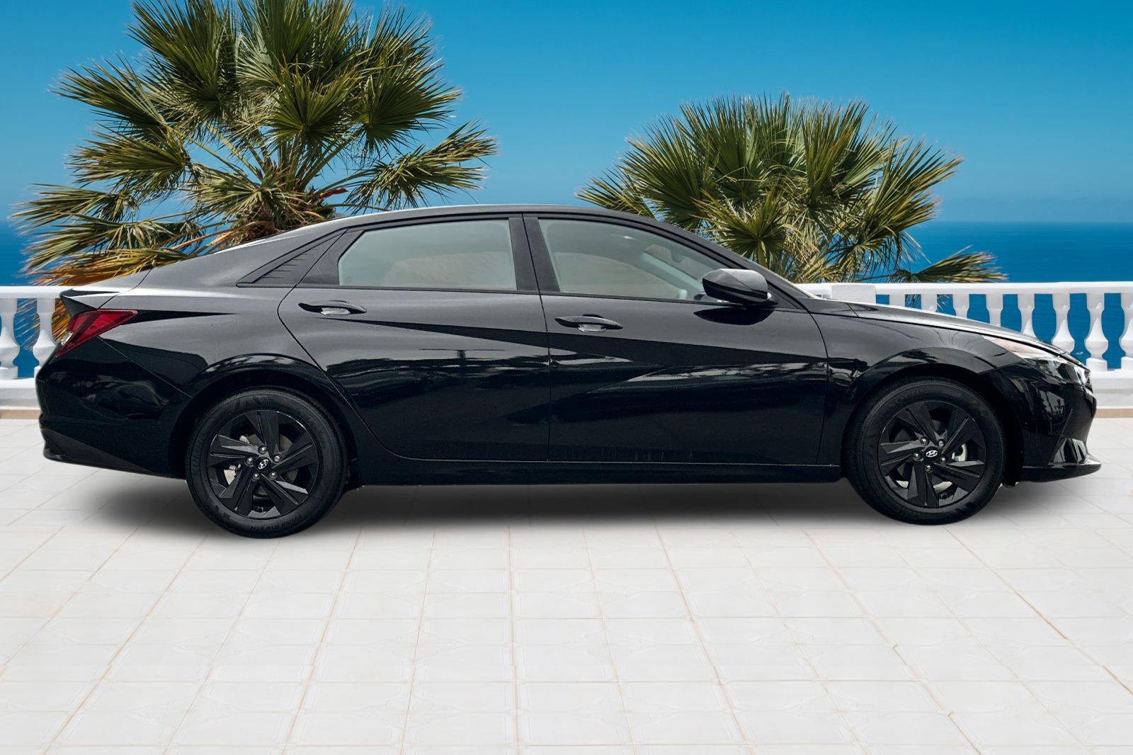 Used 2023 Hyundai Elantra SEL image 3