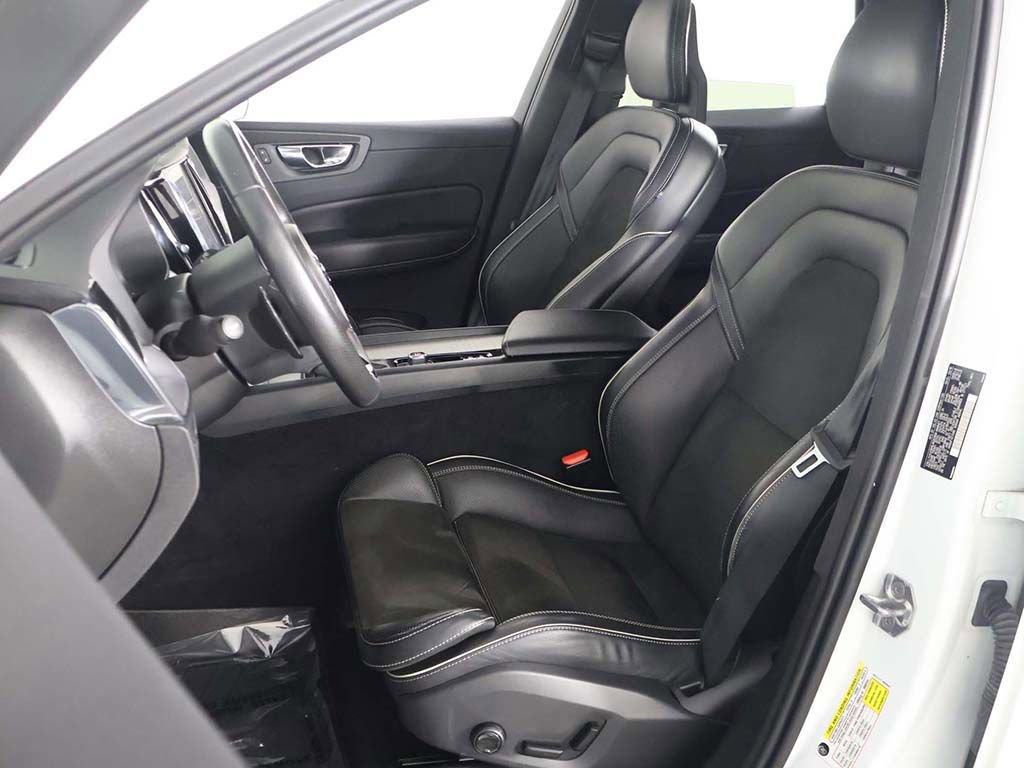 Used 2018 Volvo XC60 T6 R-Design w/ Vision Package image 32