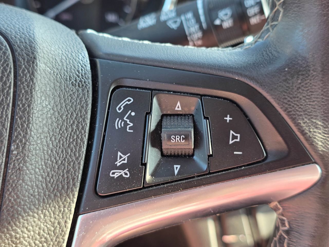 Used 2021 Buick Encore Preferred w/ Safety Package AWD/4WD image 21