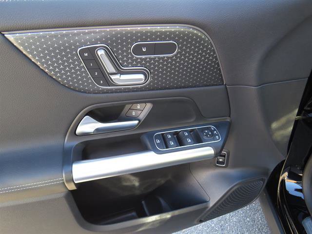 Used 2025 Mercedes-Benz GLA 250 4MATIC image 9