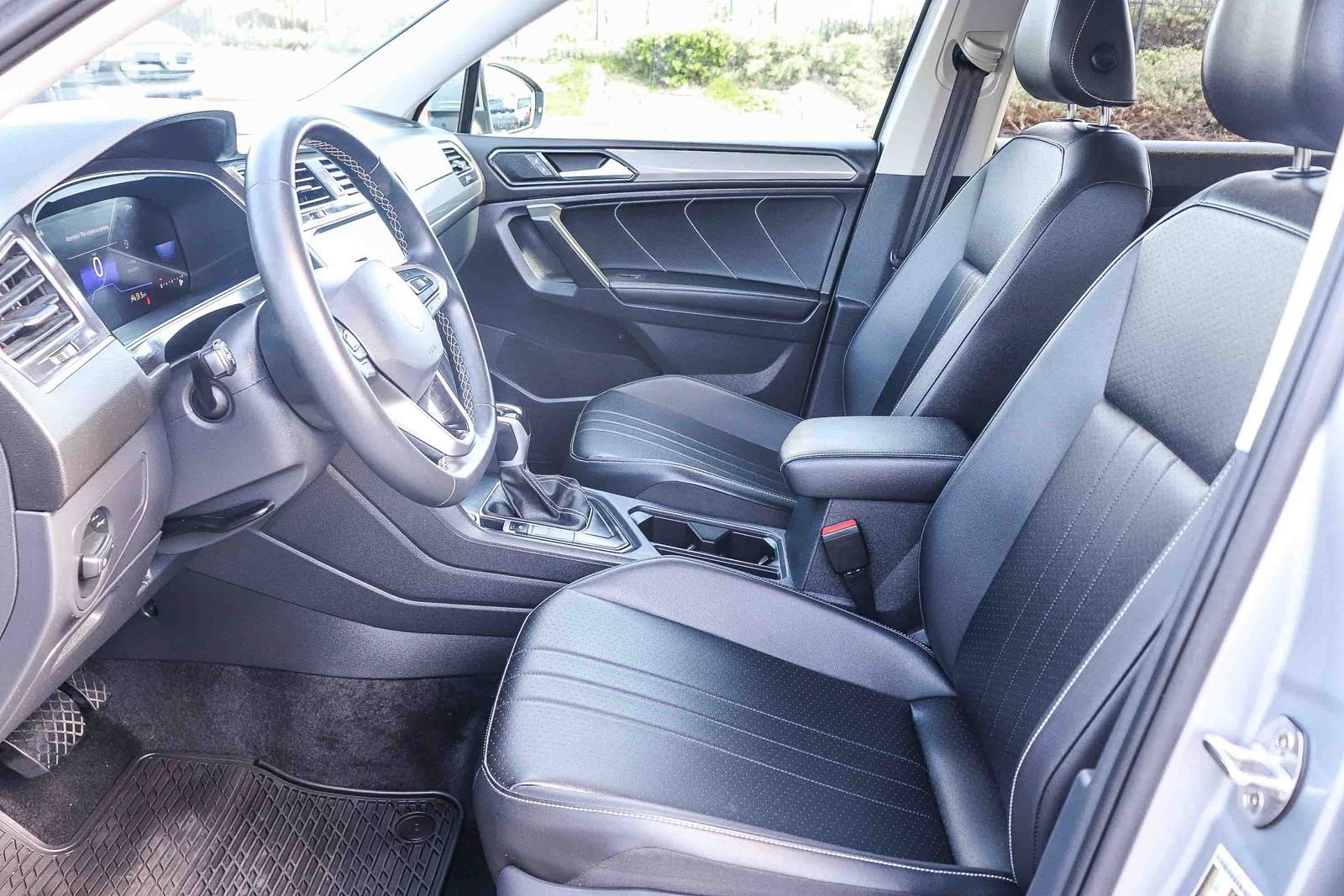 Used 2024 Volkswagen Tiguan SE FWD image 22