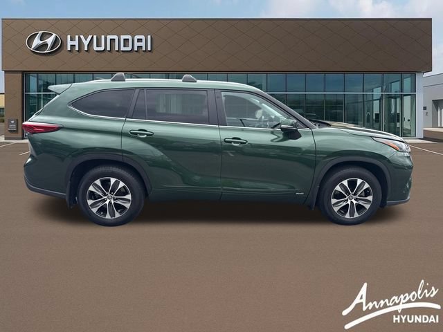 Used 2023 Toyota Highlander XLE AWD/4WD image 6