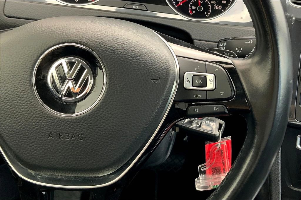 Used 2019 Volkswagen Golf SE image 18