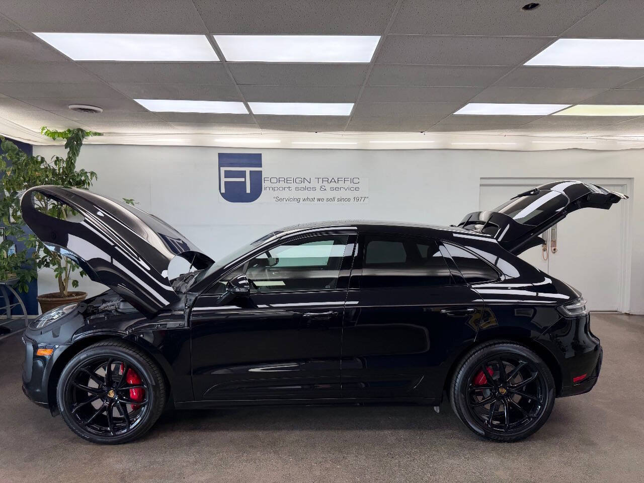 Used 2025 Porsche Macan GTS w/ Premium Package Plus (PU3) AWD/4WD image 6