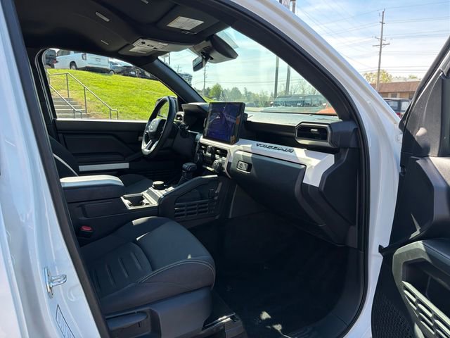 Used 2024 Toyota Tacoma TRD Off-Road image 30