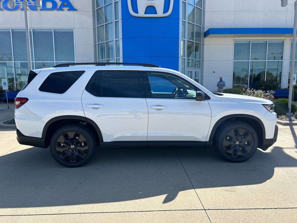 New 2026 Honda Pilot Black Edition image 4