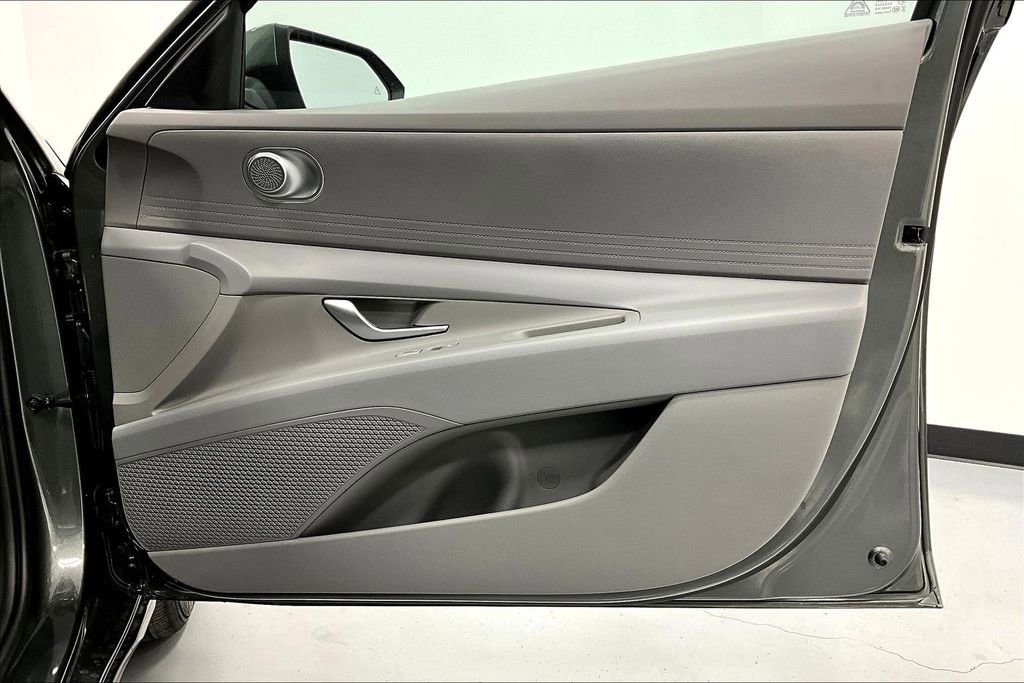 New 2026 Hyundai Elantra Blue FWD image 11