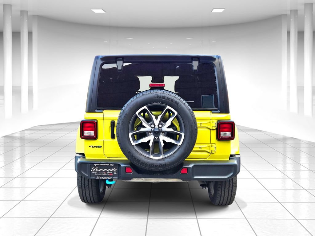Used 2024 Jeep Wrangler Unlimited w/ Convenience Group AWD/4WD image 4