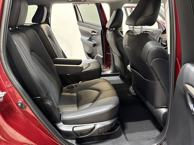 Used 2021 Toyota Highlander Limited image 23