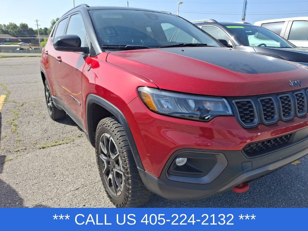 Used 2025 Jeep Compass Trailhawk AWD/4WD image 6
