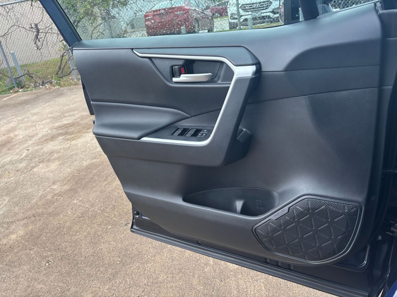 Used 2025 Toyota RAV4 XLE image 20