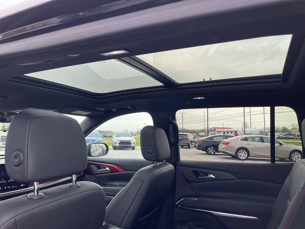 Used 2024 Chevrolet Traverse RS AWD/4WD image 33