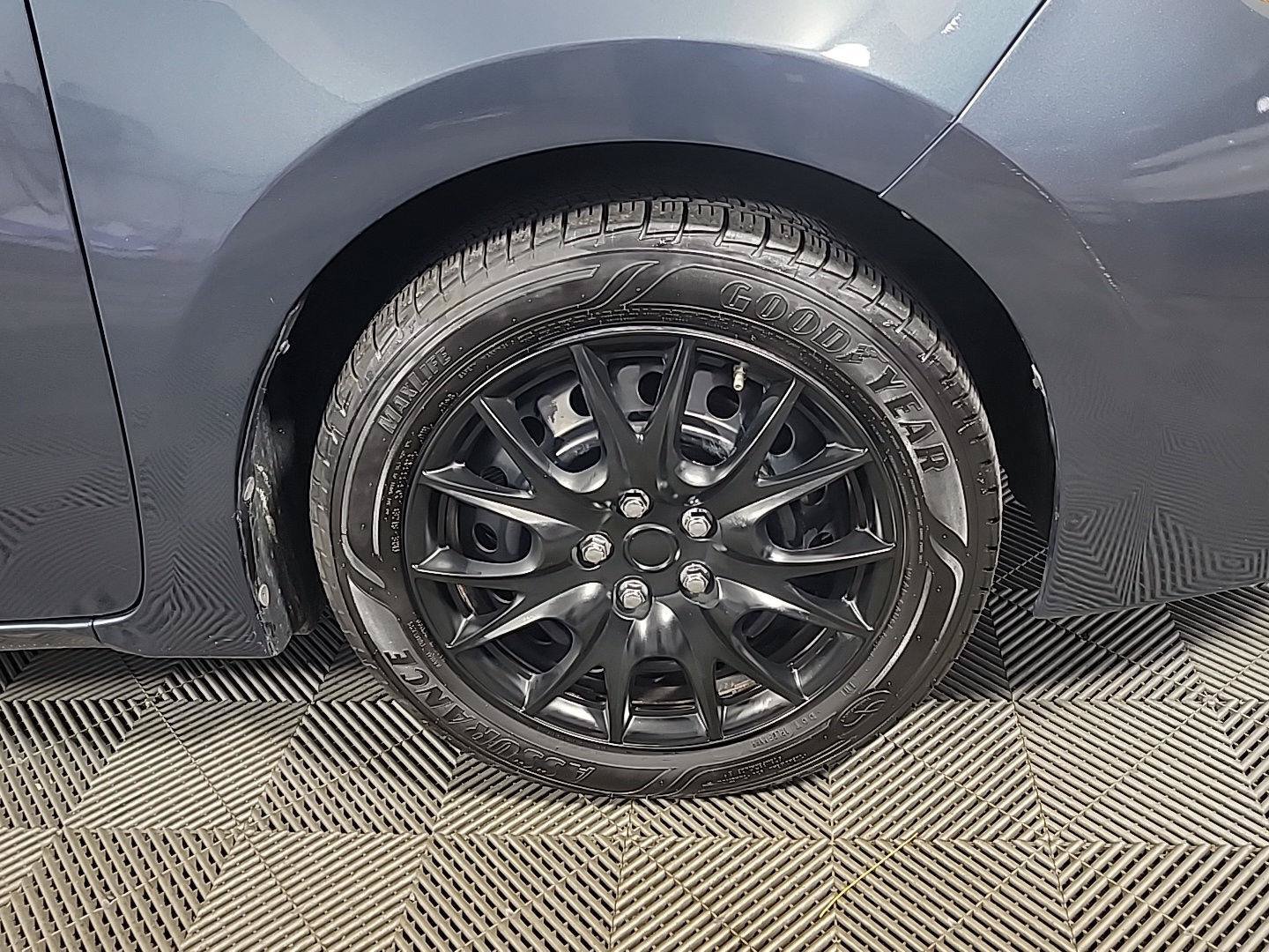 Used 2019 Toyota Corolla LE w/ Carpet Mat Package (TMS) FWD image 3