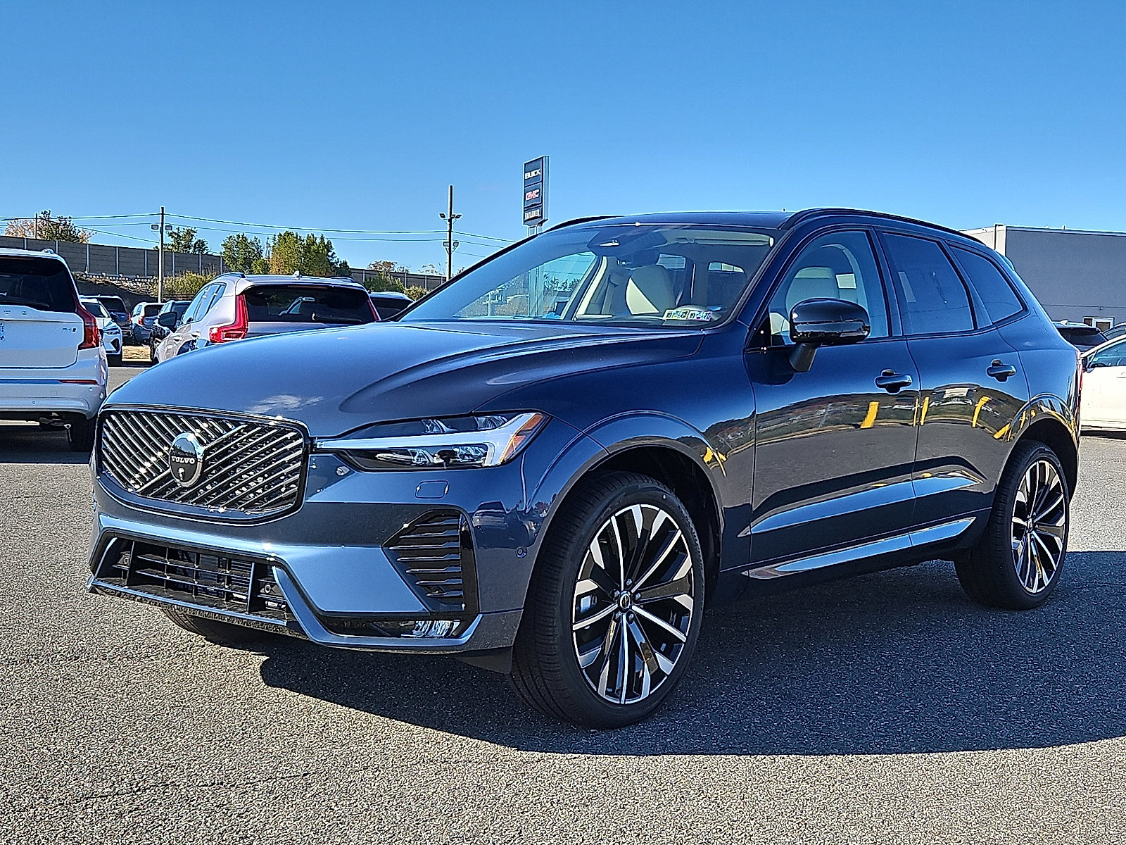 New 2026 Volvo XC60 B5 Ultra w/ Protection Package Premier AWD/4WD image 3