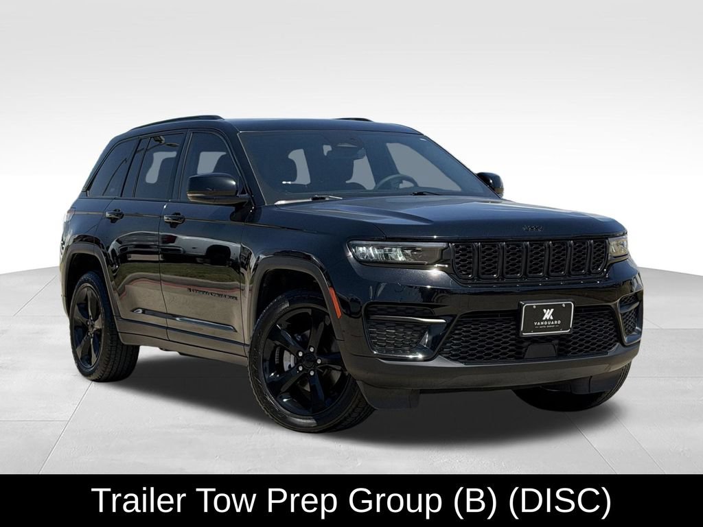 Used 2023 Jeep Grand Cherokee Altitude AWD/4WD image 2