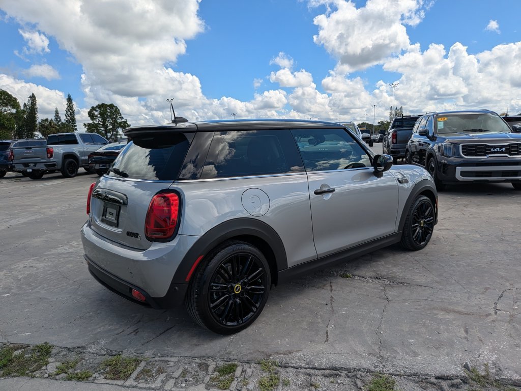 Used 2024 MINI Cooper SE FWD image 8