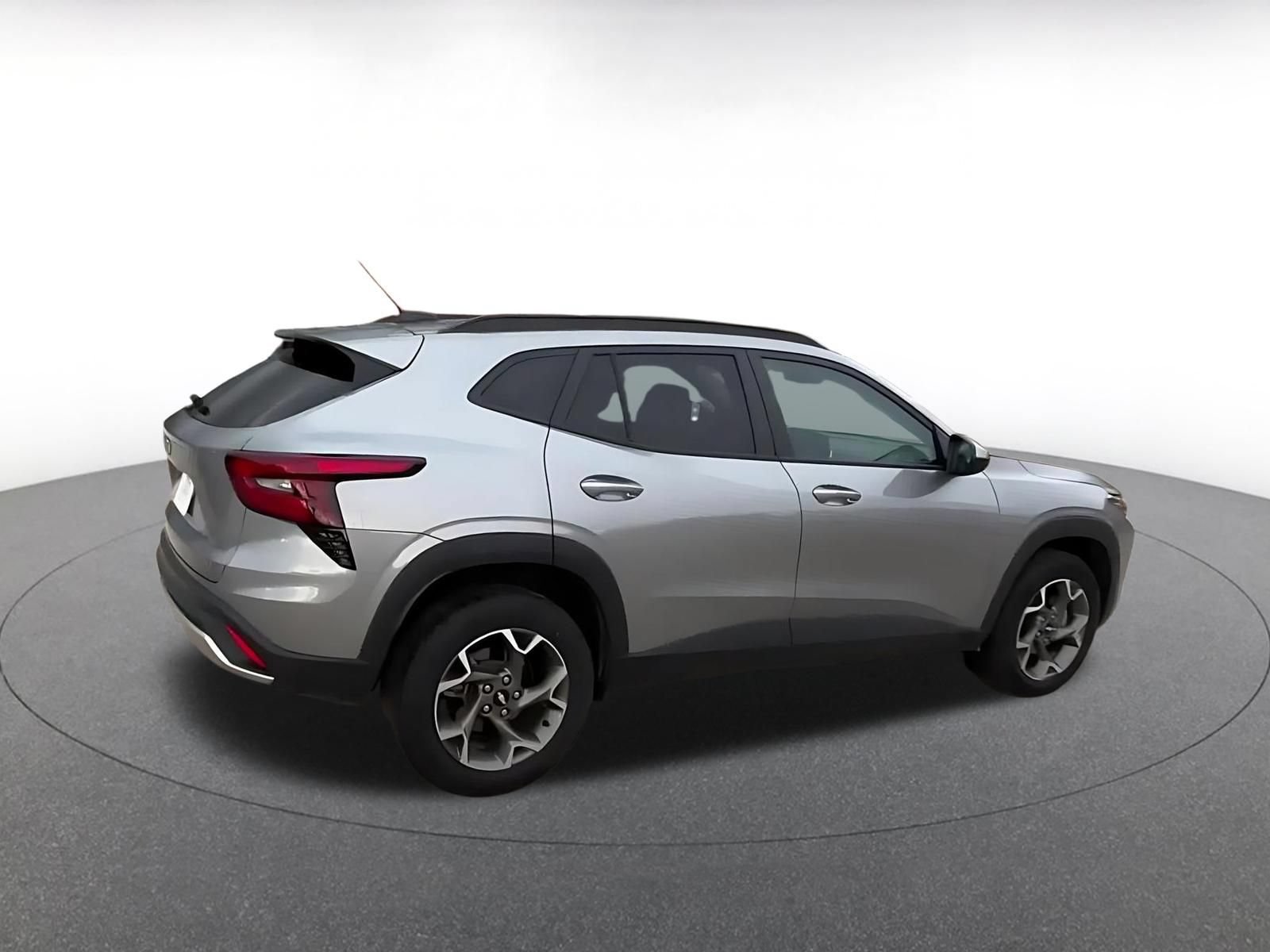Used 2025 Chevrolet Trax LT FWD image 15
