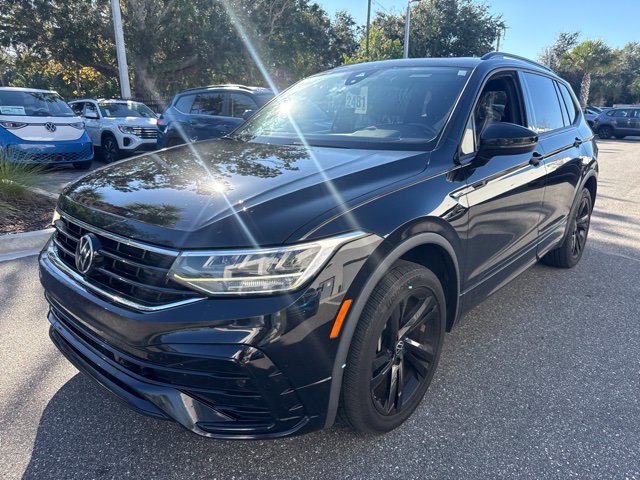 Used 2023 Volkswagen Tiguan SE R-Line FWD image 2