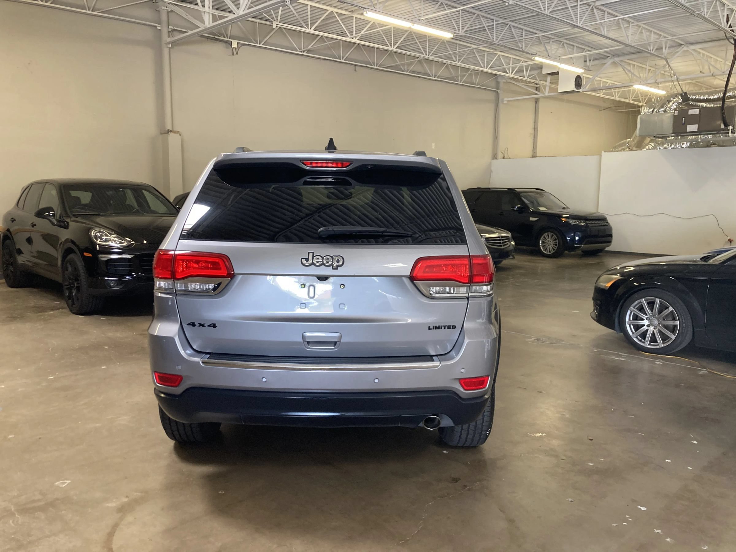 Used 2018 Jeep Grand Cherokee Limited AWD/4WD image 6