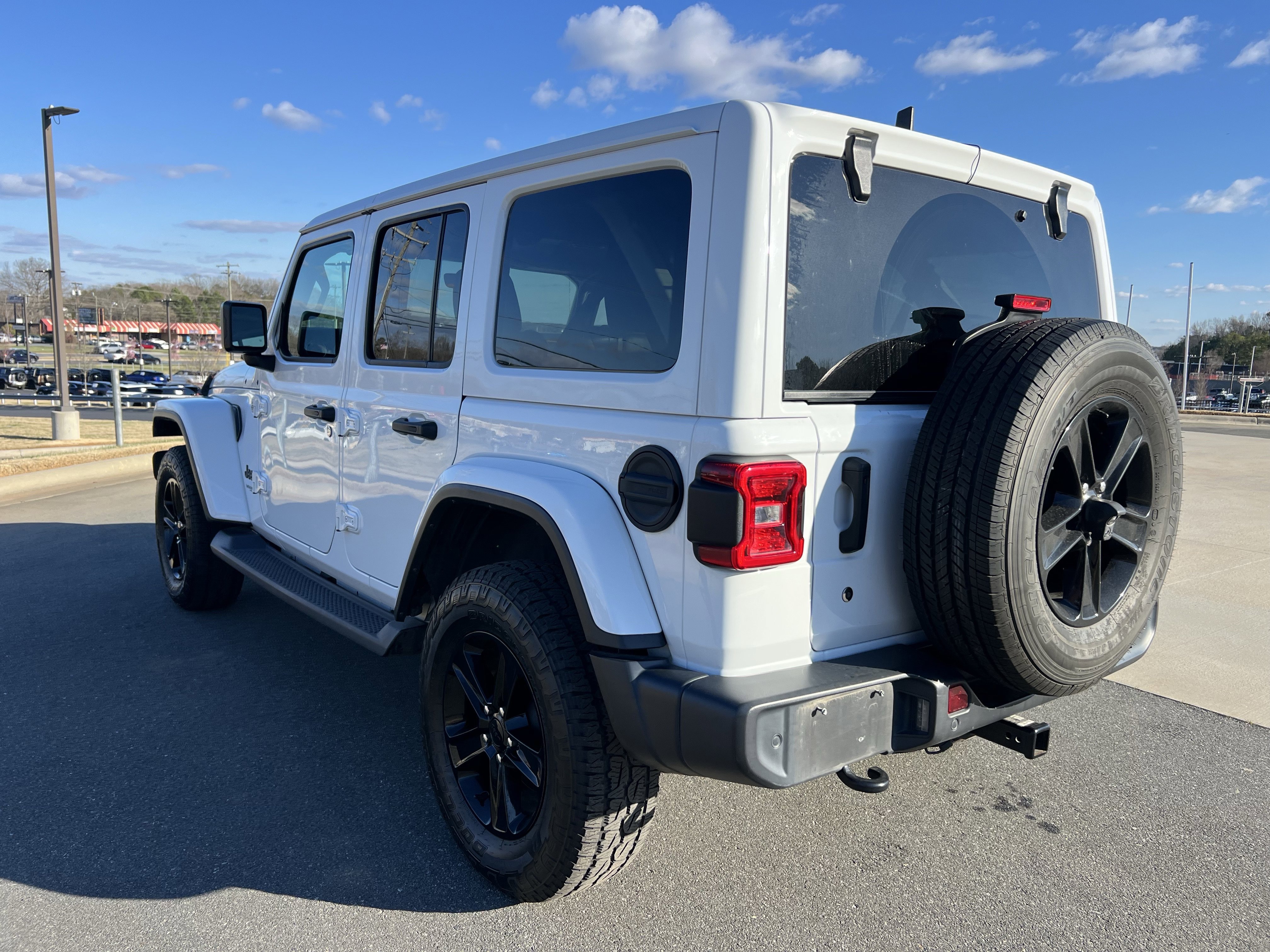 Used 2020 Jeep Wrangler Unlimited Sahara AWD/4WD image 7