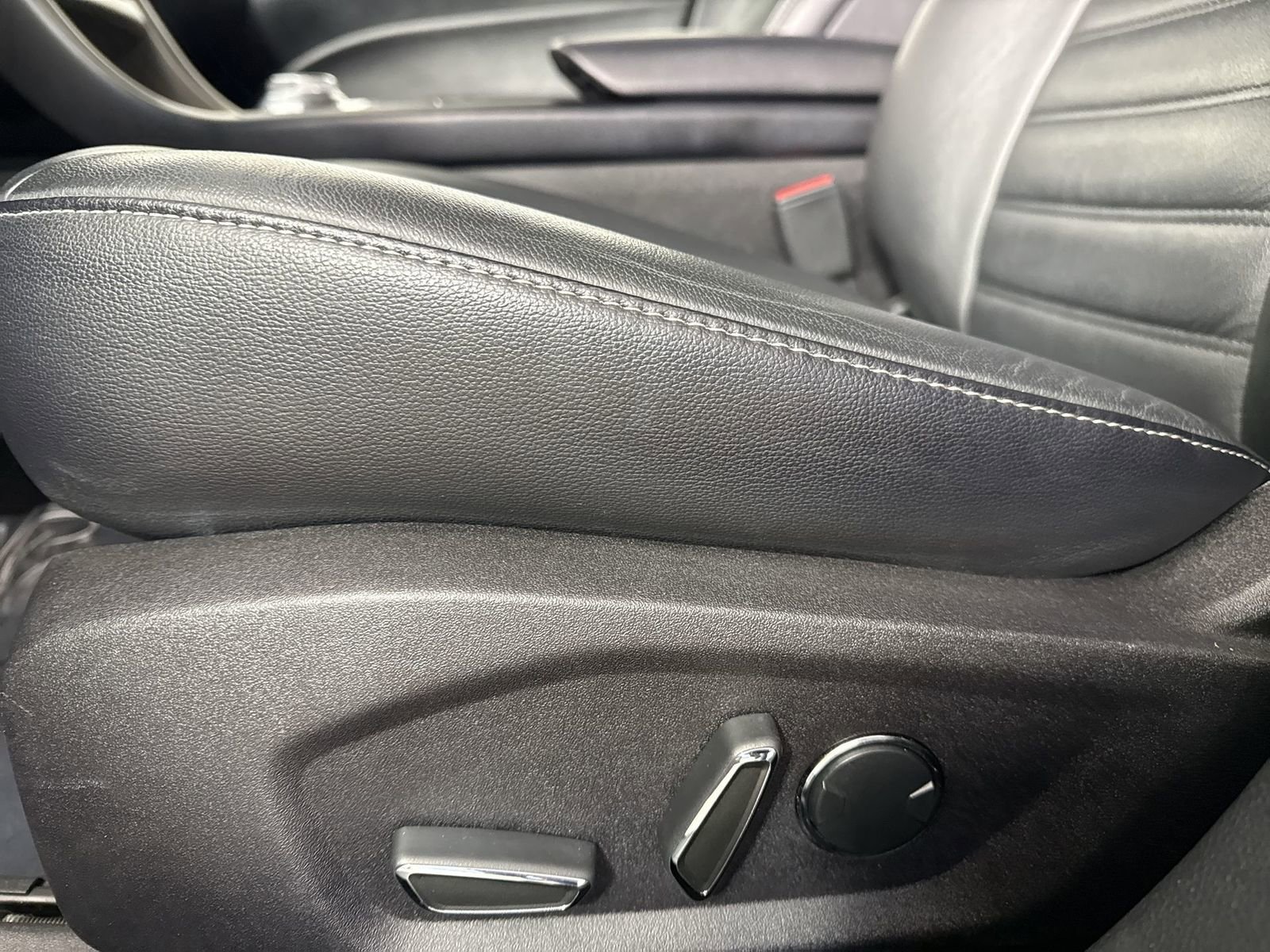 Used 2017 Ford Fusion SE w/ Fusion SE Technology Package image 23