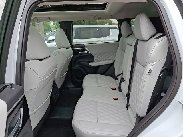 New 2025 Mitsubishi Outlander SEL image 7