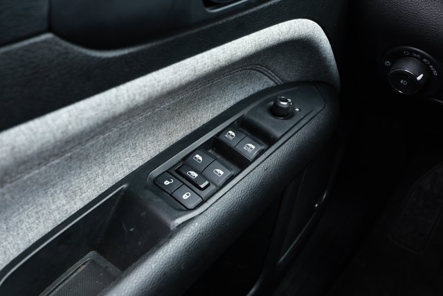 Used 2022 Jeep Compass Latitude w/ Sun and Sound Group AWD/4WD image 21