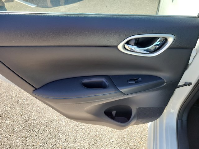 Used 2016 Nissan Sentra SR w/ SR Premium Package FWD image 10