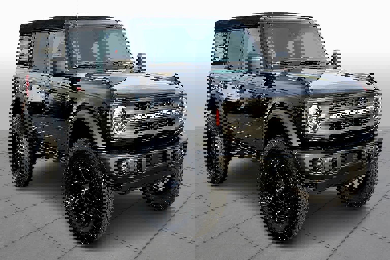 Used 2022 Ford Bronco Black Diamond image 3