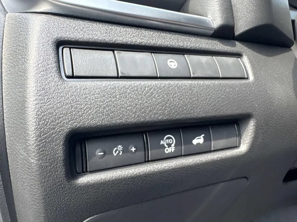 Used 2026 Nissan Rogue SV AWD/4WD image 29