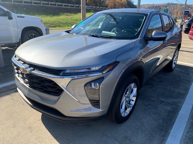 Used 2024 Chevrolet Trax LS w/ LS Convenience Package image 17