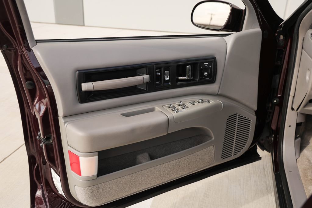 Used 1996 Chevrolet Impala SS RWD image 11