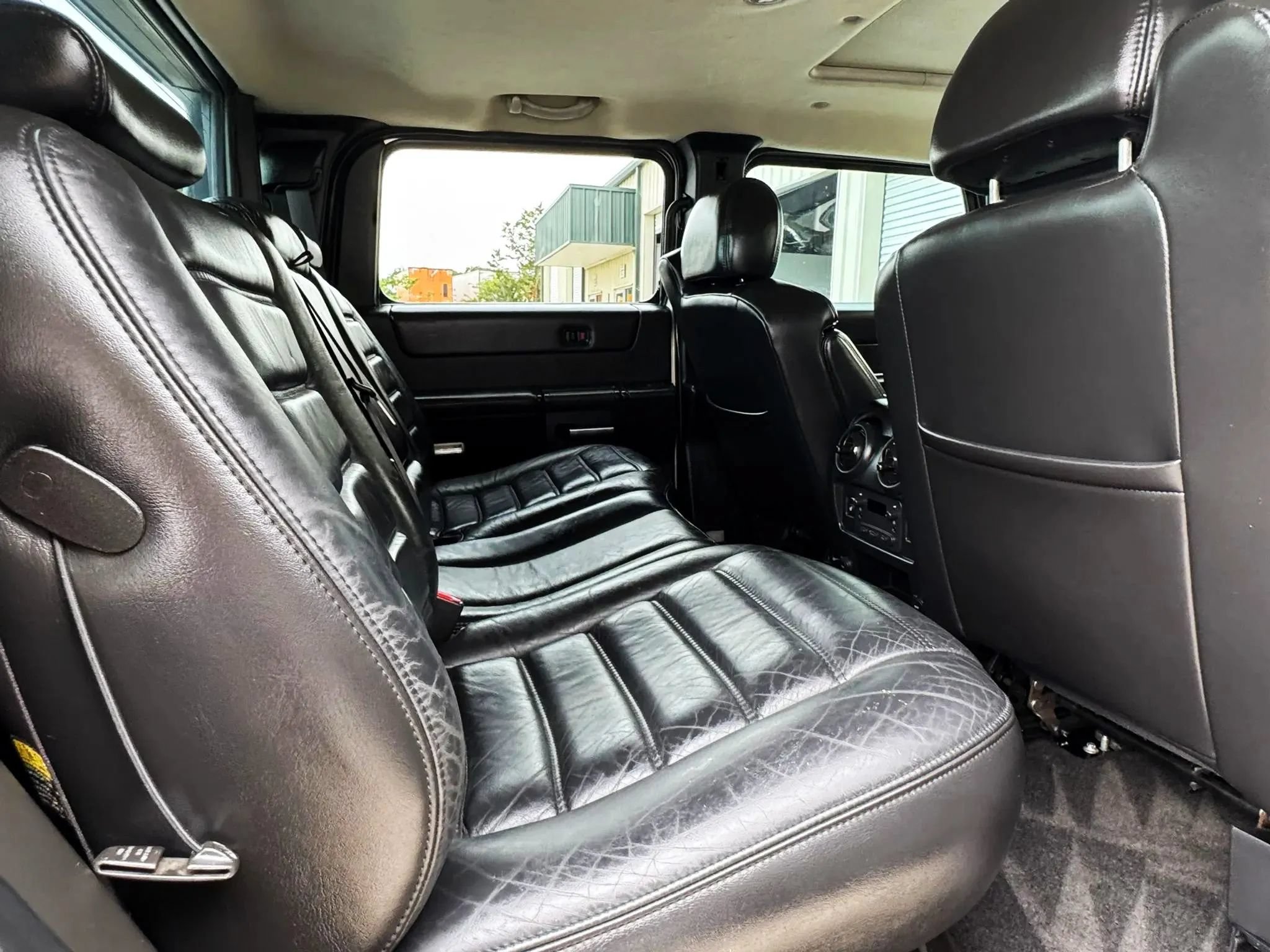 Used 2005 HUMMER H2 SUT w/ Preferred Equipment Group AWD/4WD image 21