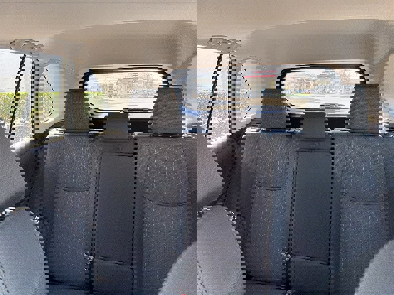 Used 2022 Toyota RAV4 XLE image 11