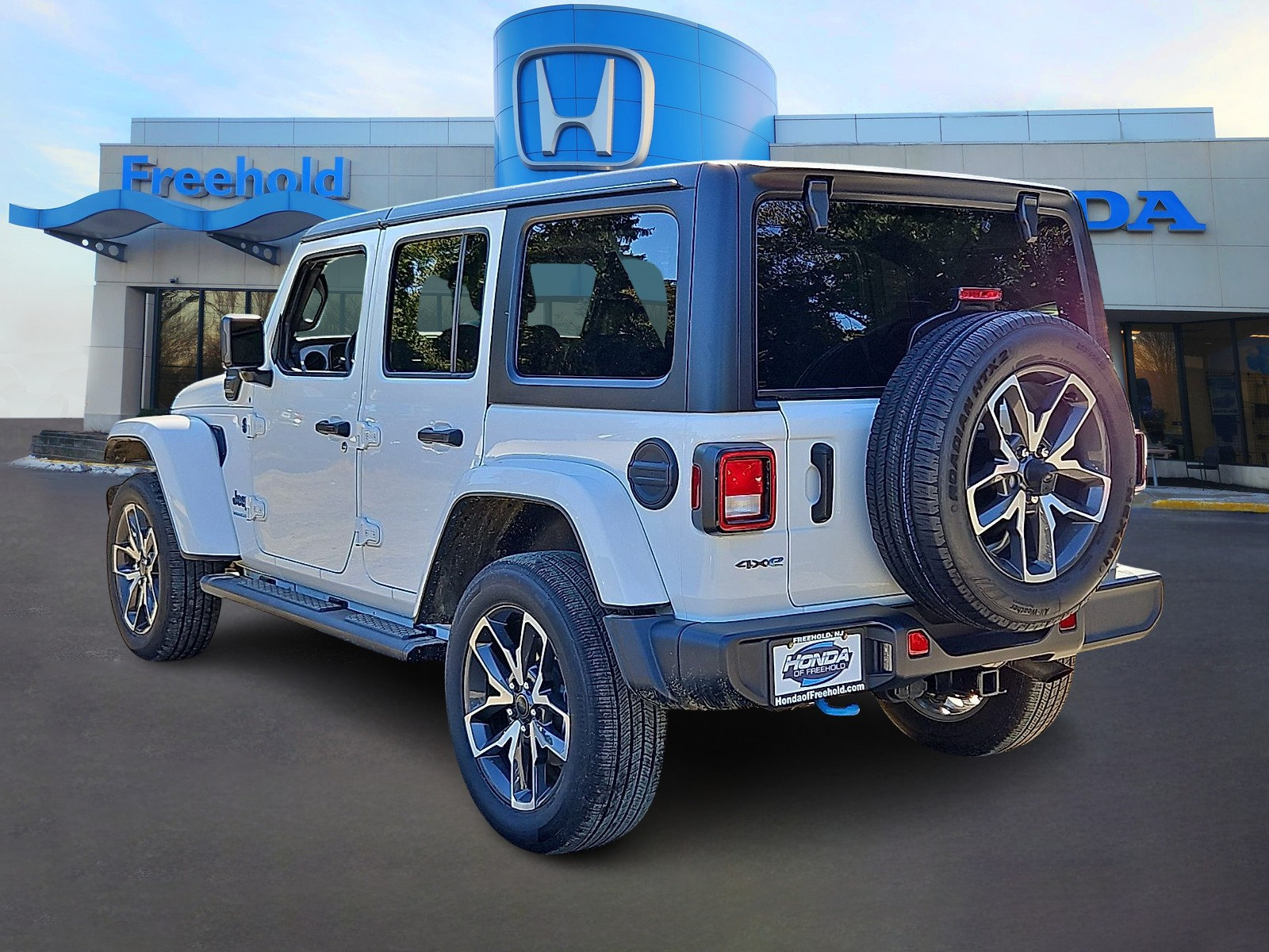 Used 2024 Jeep Wrangler Unlimited w/ Dual Top Group AWD/4WD image 5