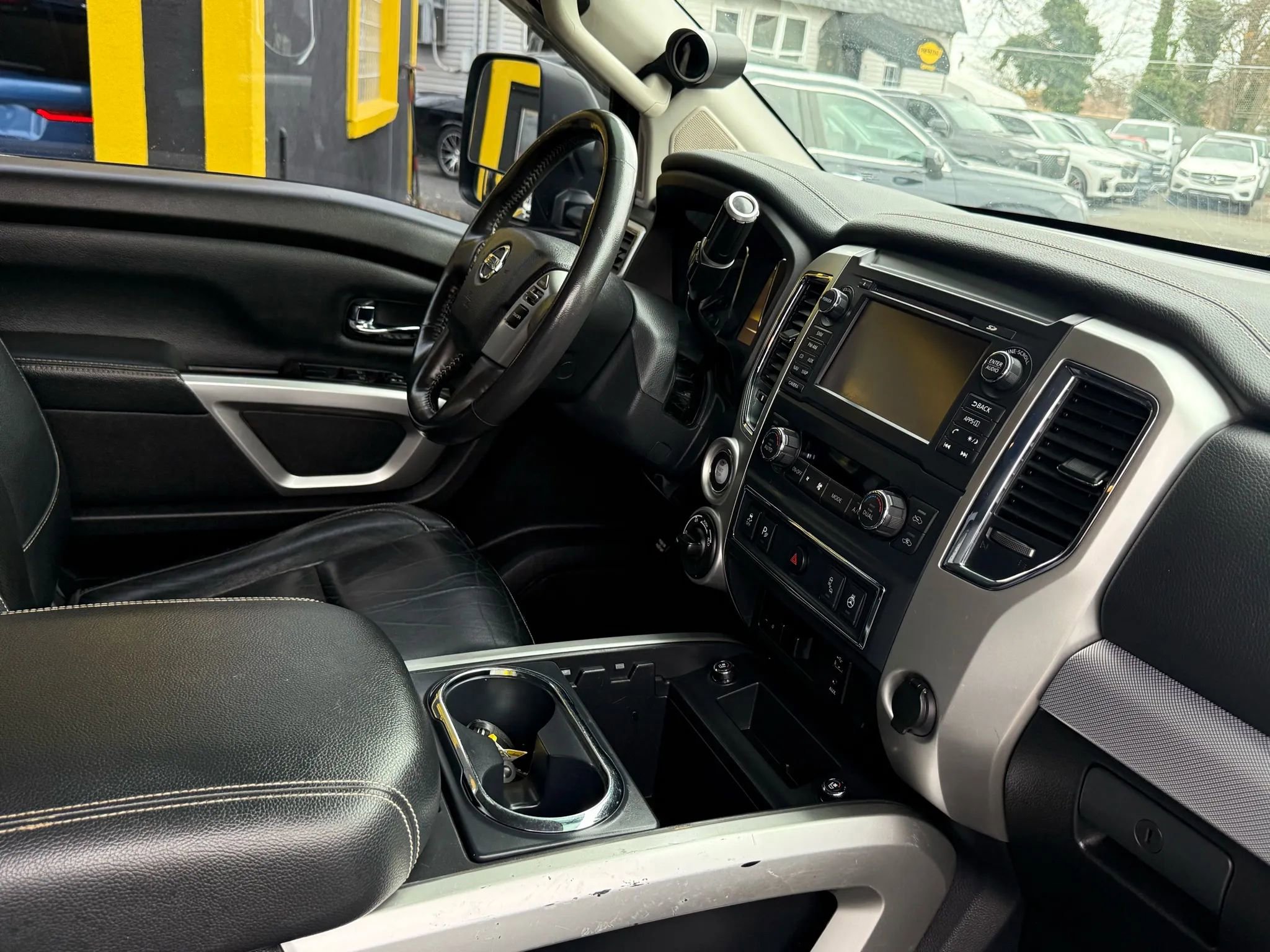 Used 2017 Nissan Titan PRO-4X w/ Pro-4x Convenience Package image 21