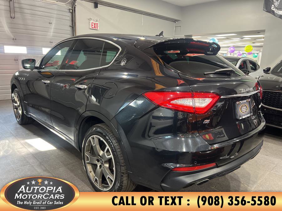 Used 2019 Maserati Levante GranSport image 3