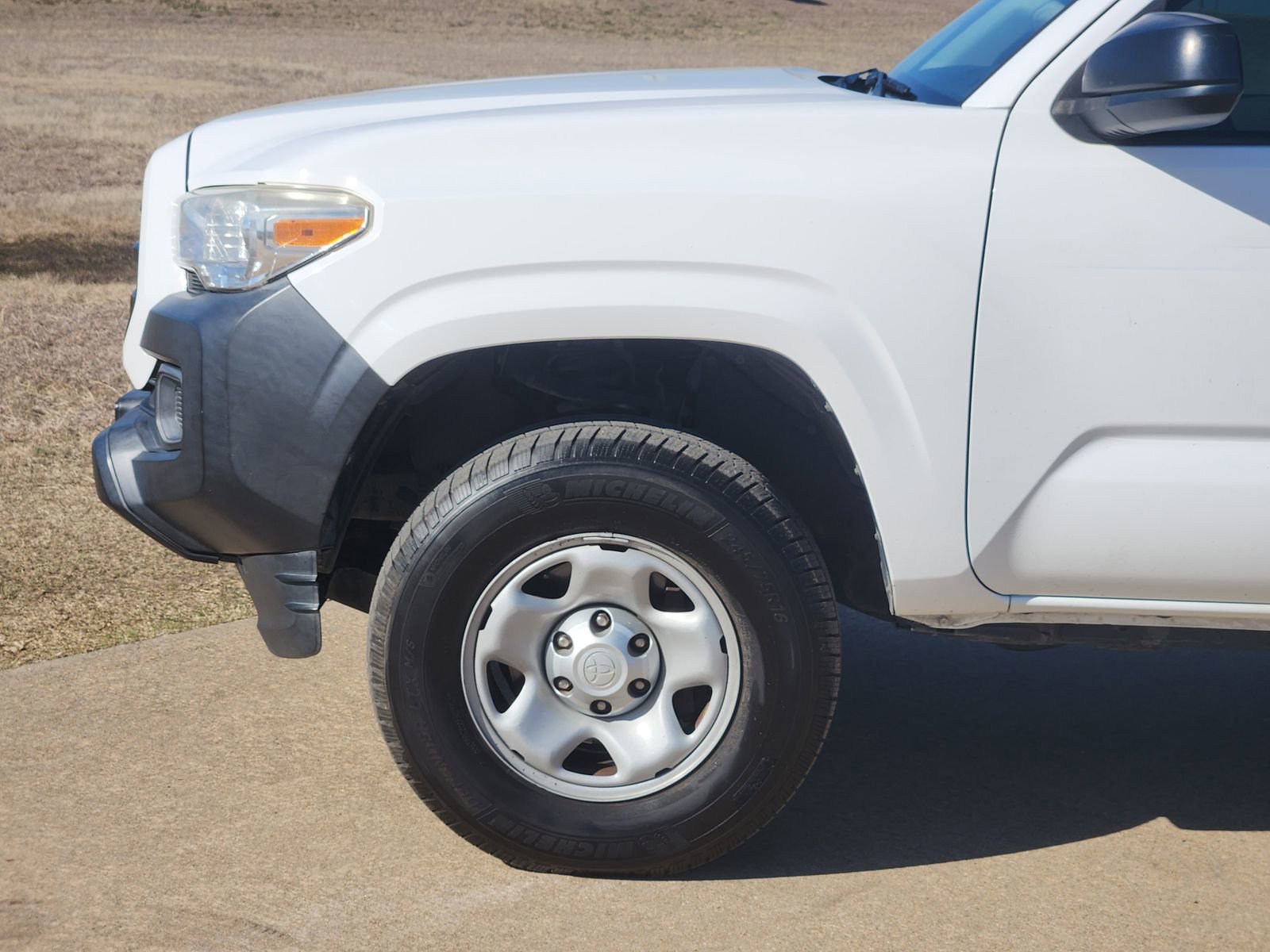 Used 2018 Toyota Tacoma SR image 13