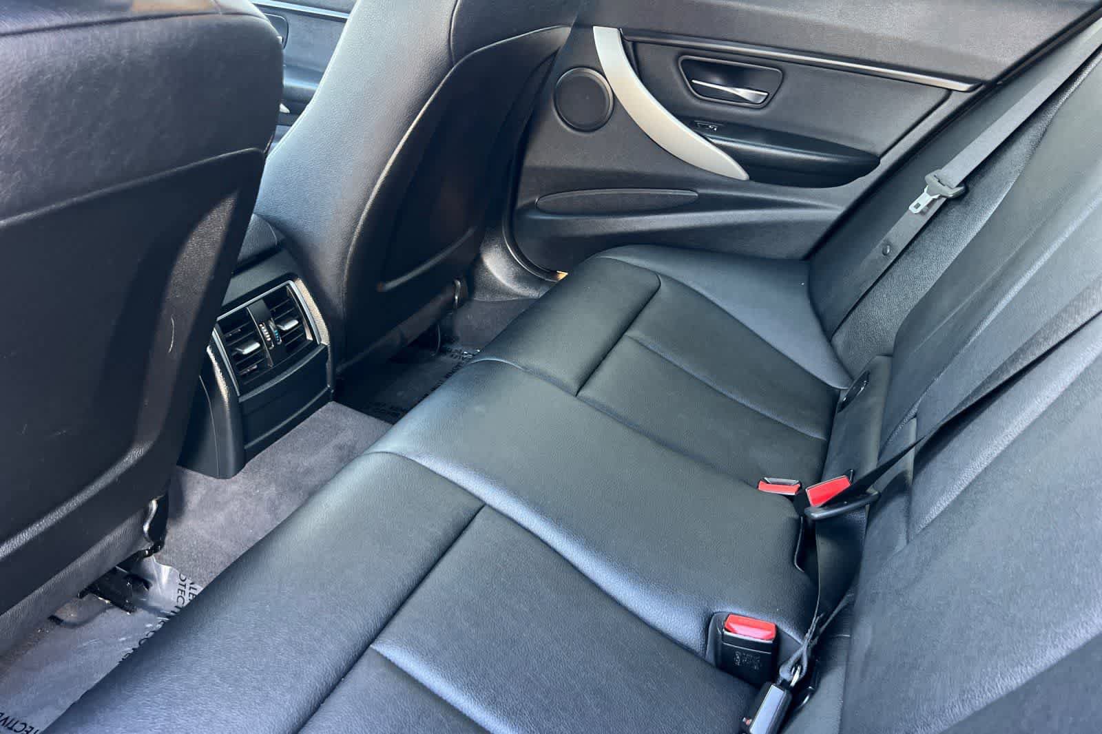 Used 2016 BMW 320i xDrive Sedan image 5