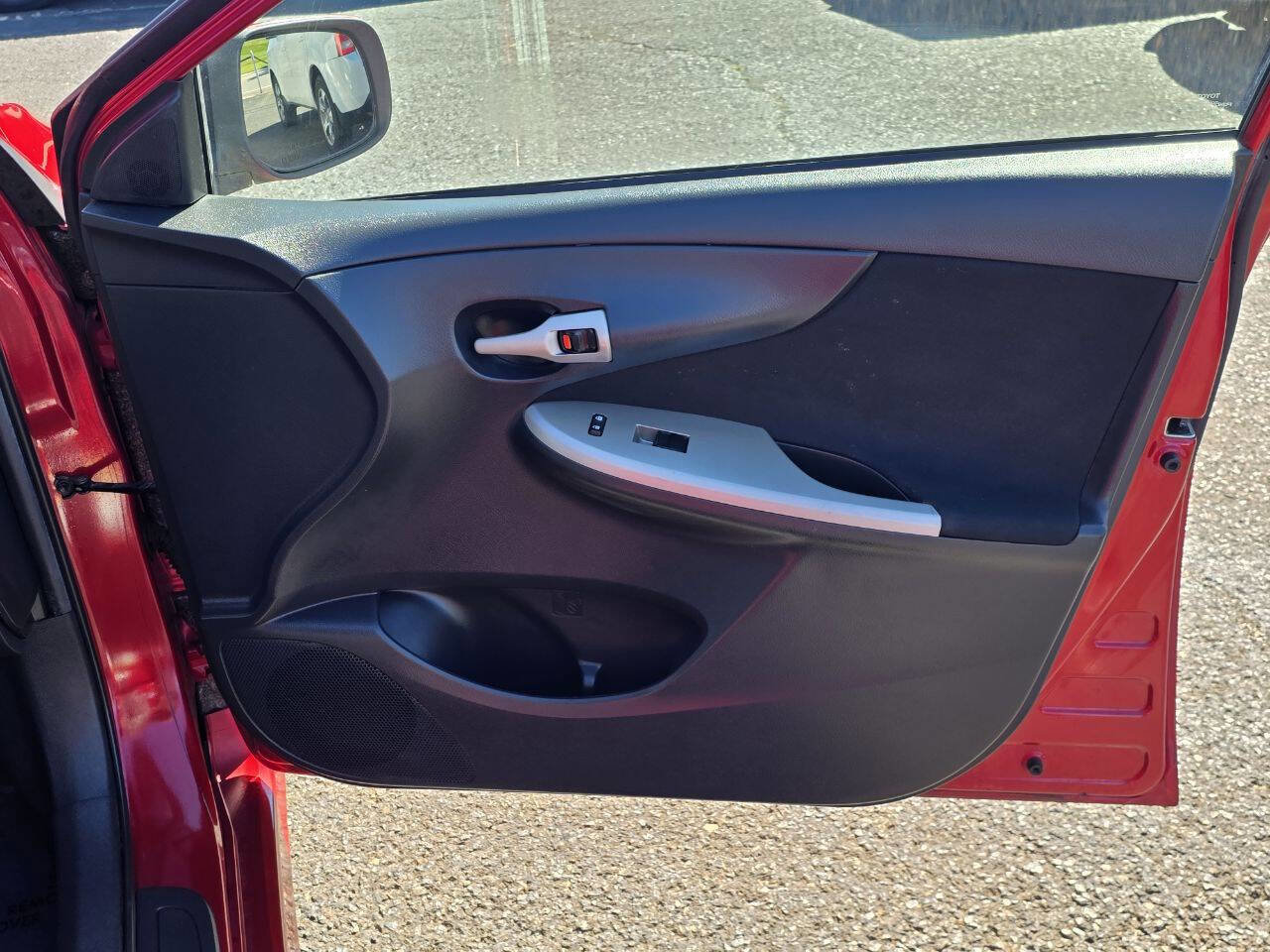 Used 2012 Toyota Corolla S image 11