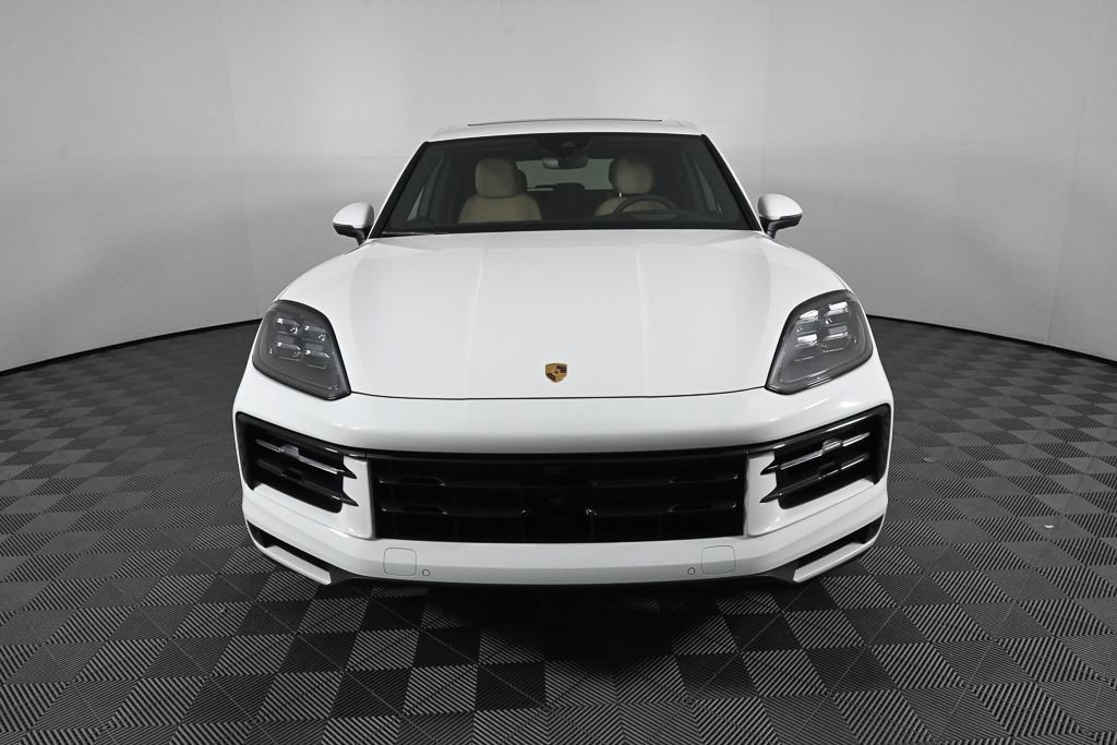 Used 2025 Porsche Cayenne AWD/4WD image 31