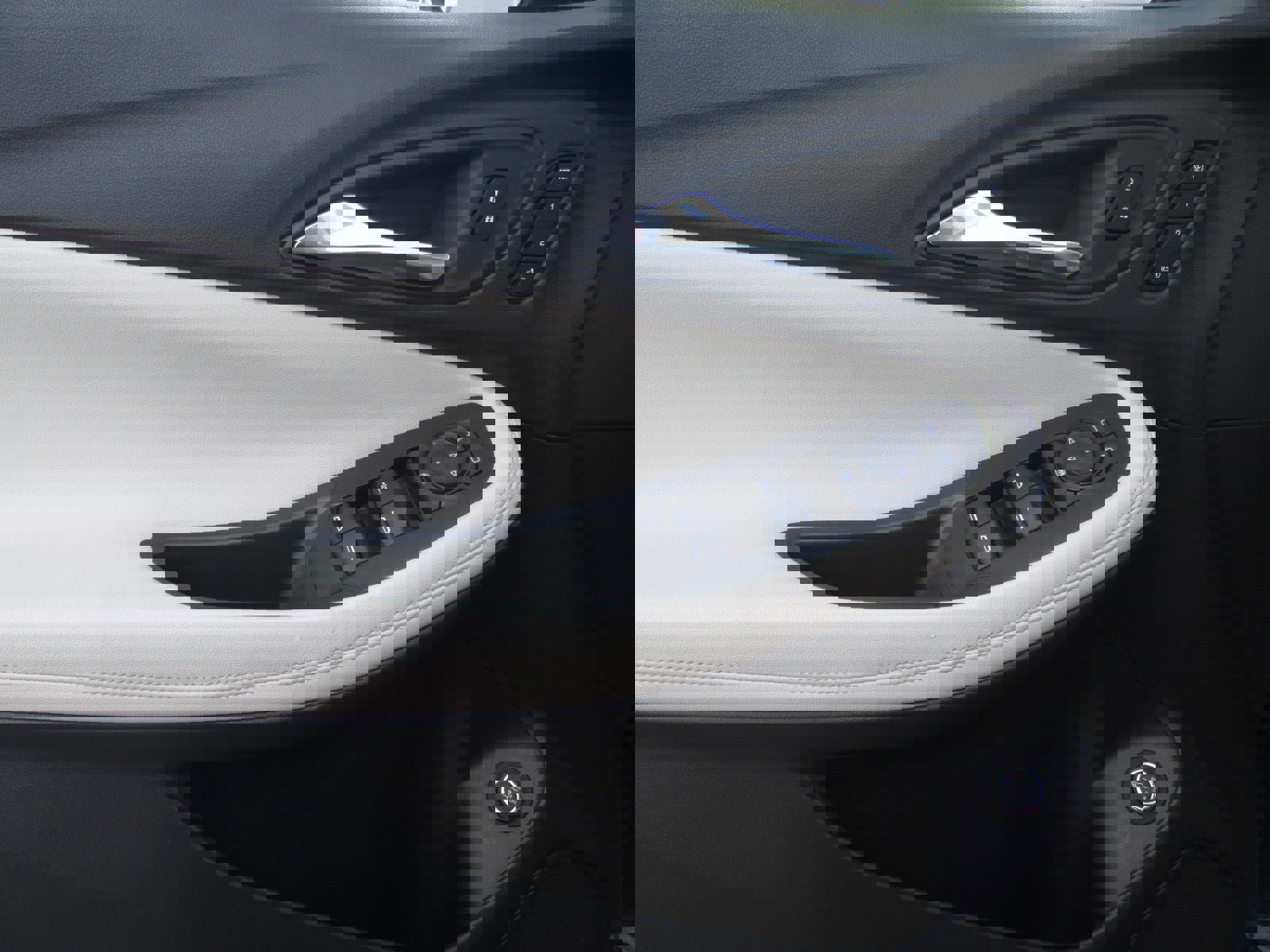 Used 2020 Buick Encore GX Essence w/ Experience Buick Package image 12