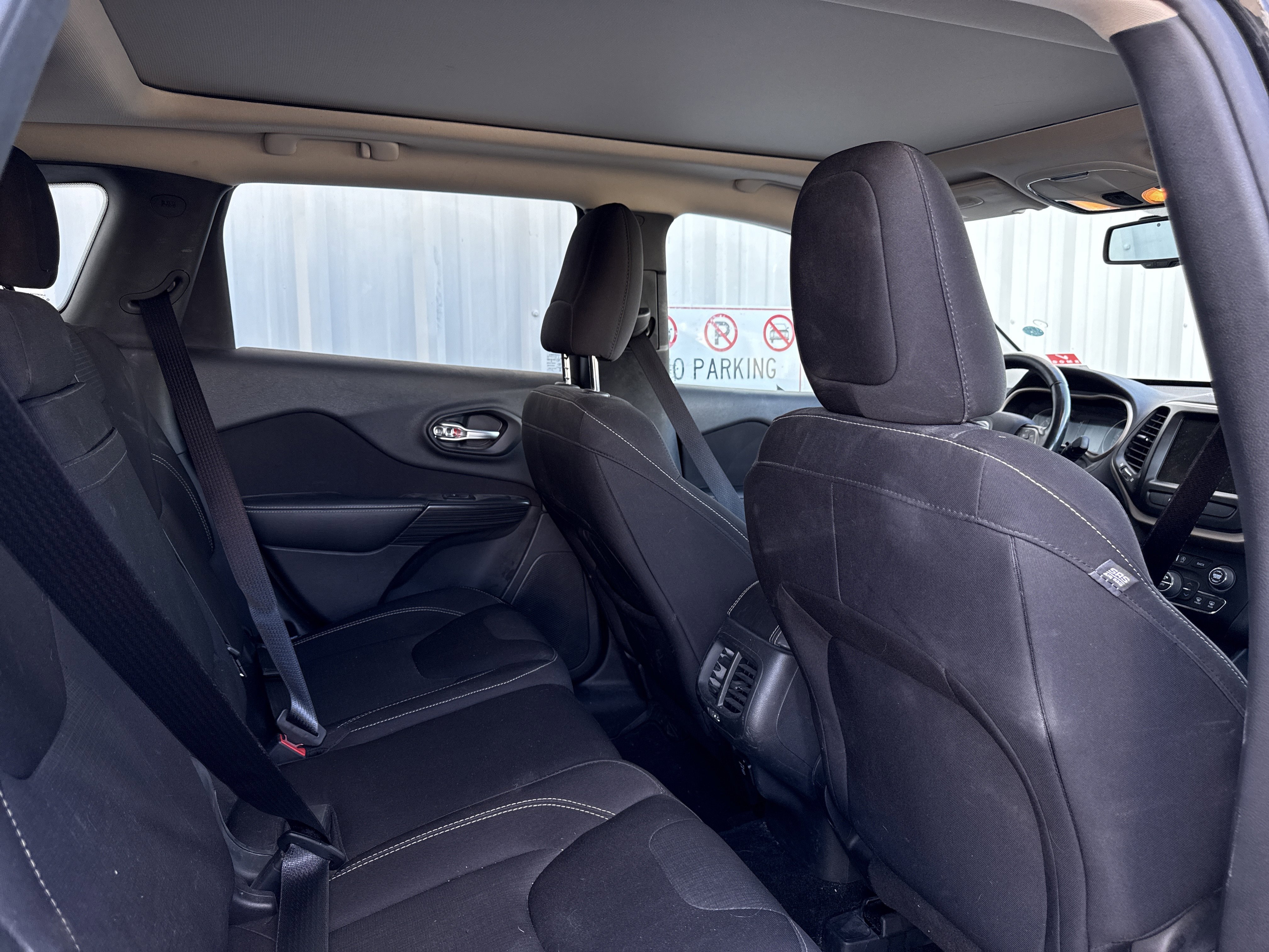 Used 2016 Jeep Cherokee Latitude w/ Comfort/Convenience Group image 31