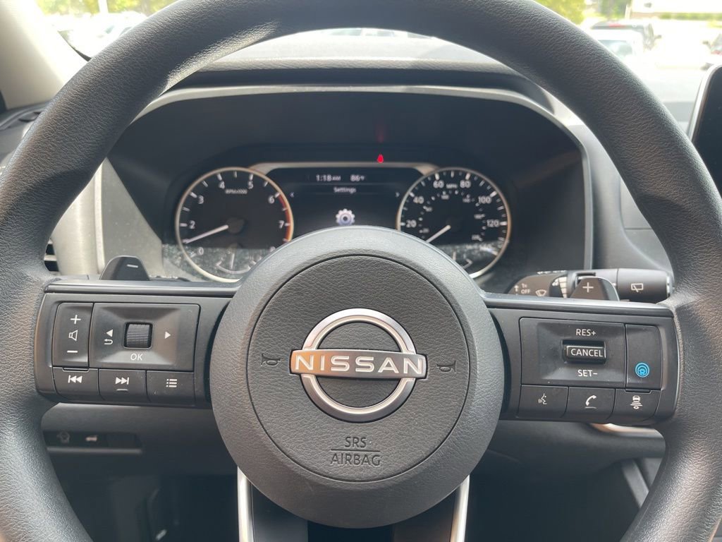 Used 2024 Nissan Rogue SV image 10