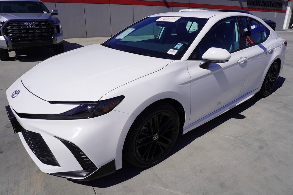 Certified 2025 Toyota Camry SE image 4