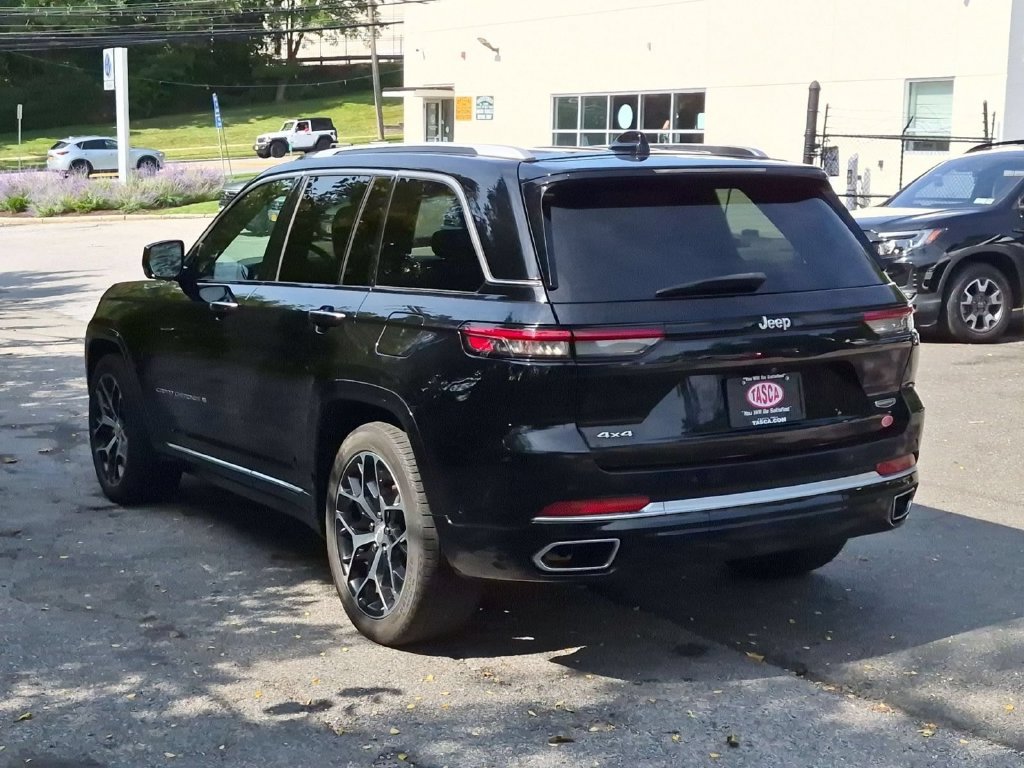 Used 2022 Jeep Grand Cherokee Summit AWD/4WD image 8