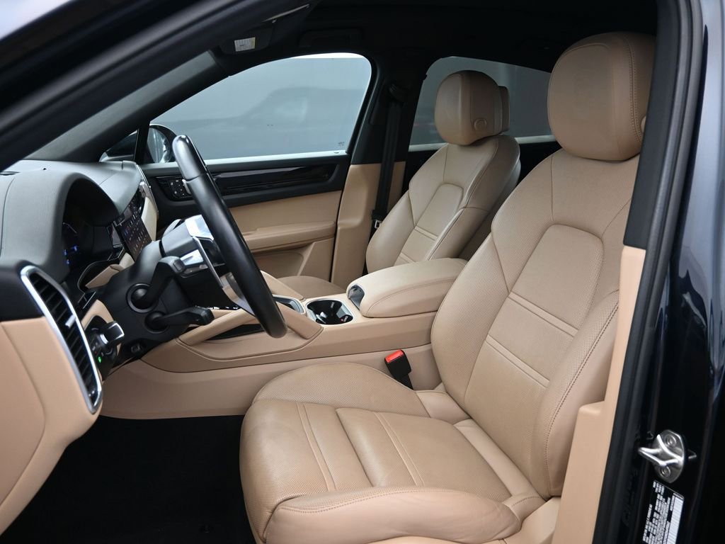Used 2022 Porsche Cayenne Coupe w/ Premium Package image 5