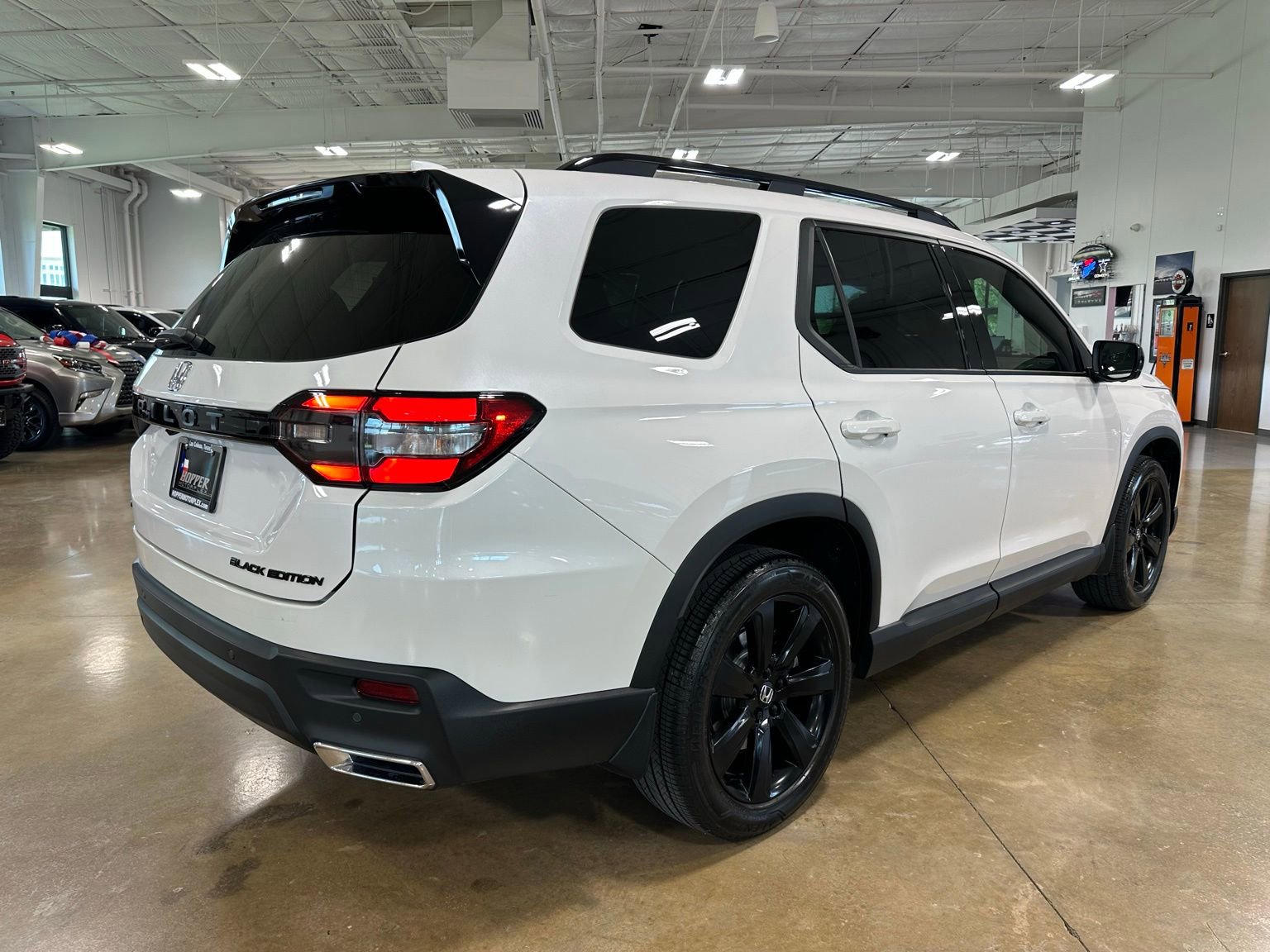 Used 2025 Honda Pilot Black Edition image 7